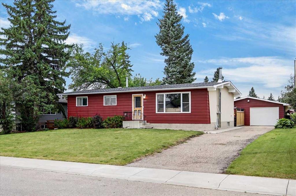 661 12 Avenue, Carstairs, Alberta, T0M 0N0