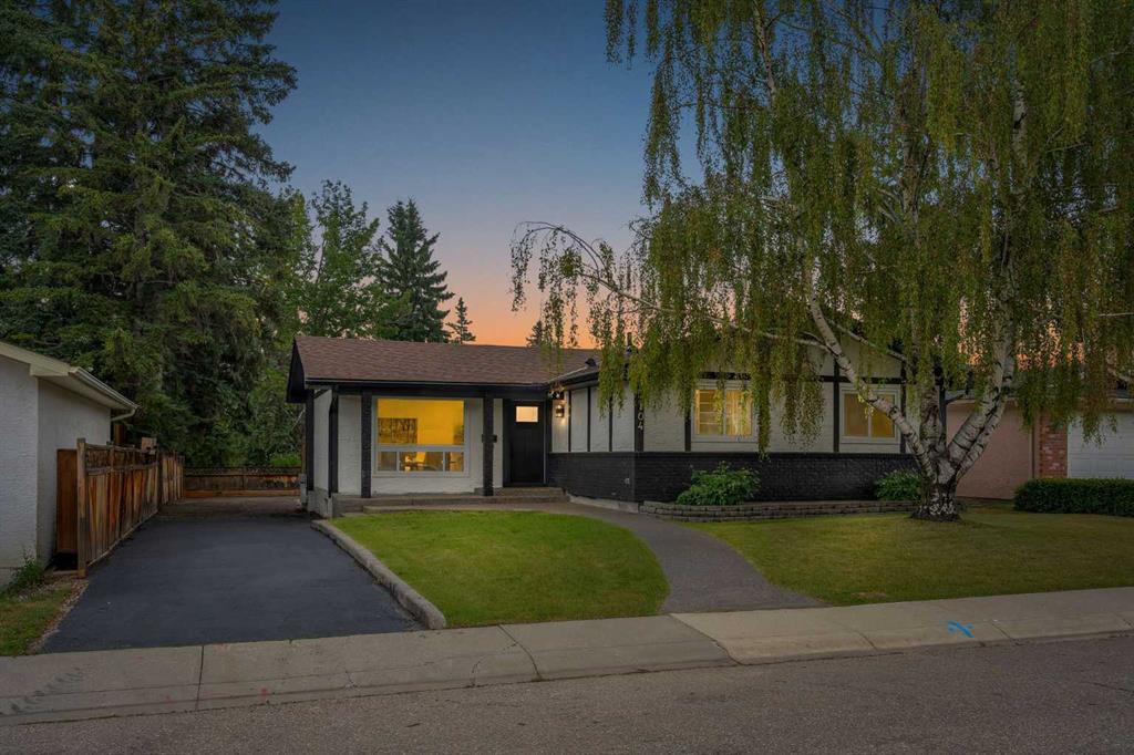 104 Oakmoor Place SW, Calgary, Alberta, T2V 4A3
