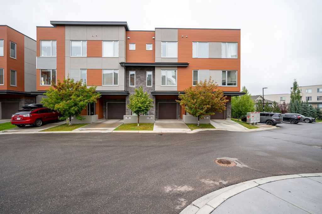 84 Shawnee Common SW, Calgary, Alberta, T2Y 0P9