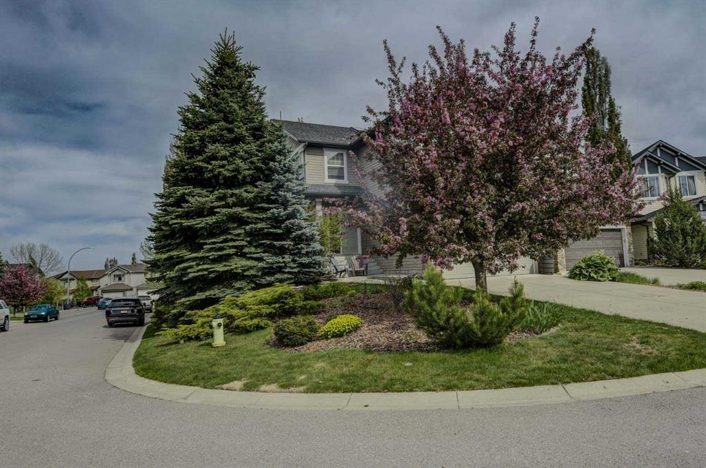 204 Eversyde Mews SW, Calgary, Alberta, T2Y 5A4