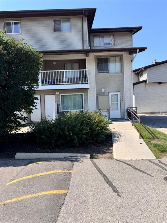 #1111 200 BROOKPARK Drive SW, Calgary, Alberta, T2W 3E5
