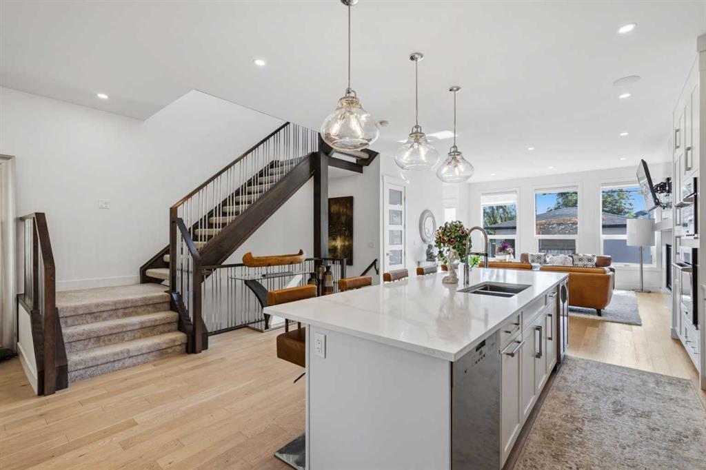 3308 2 Street NW, Calgary, Alberta, T2K 0X9