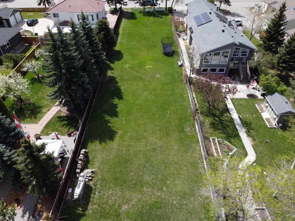 8520 48 Avenue NW, Calgary, Alberta, T3B2A6