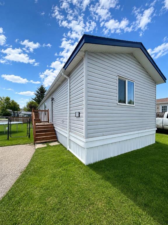 113 Heritage Drive, Okotoks, Alberta, T1S 1M4