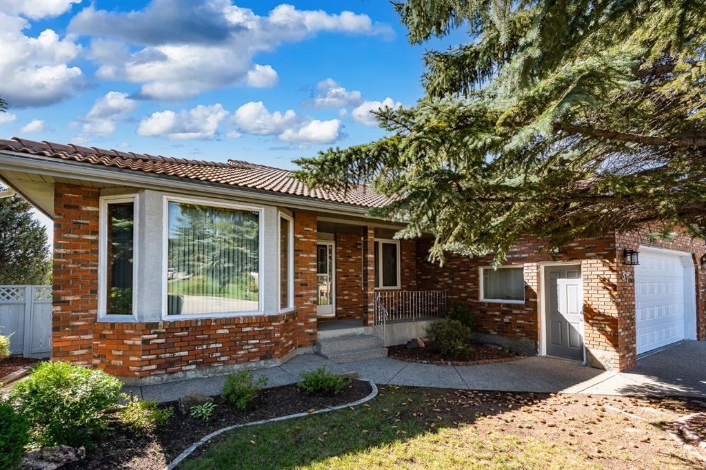 37 Edgeview Road NW, Calgary, Alberta, T3A4T7