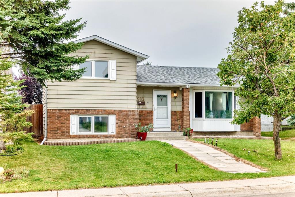 983 Rundlecairn Way NE, Calgary, Alberta, T1Y 2W7