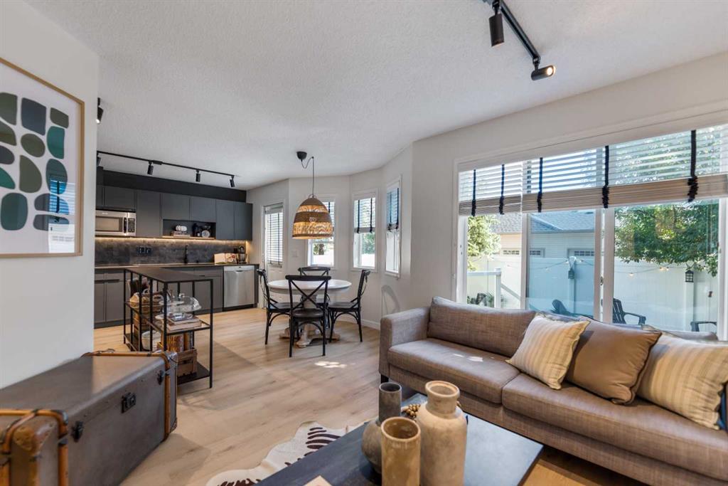 19 Everridge Villas SW, Calgary, Alberta, T2Y 4Y9