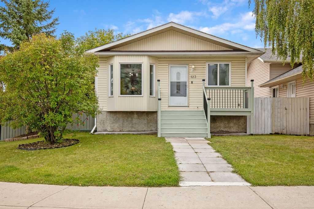 123 Shawglen Rise SW, Calgary, Alberta, T2Y 1Z3