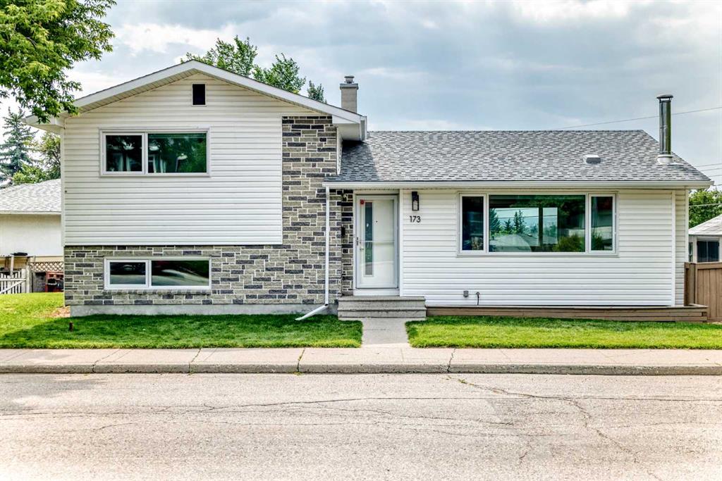 173 Cornwallis Drive NW, Calgary, Alberta, T2K 1V4