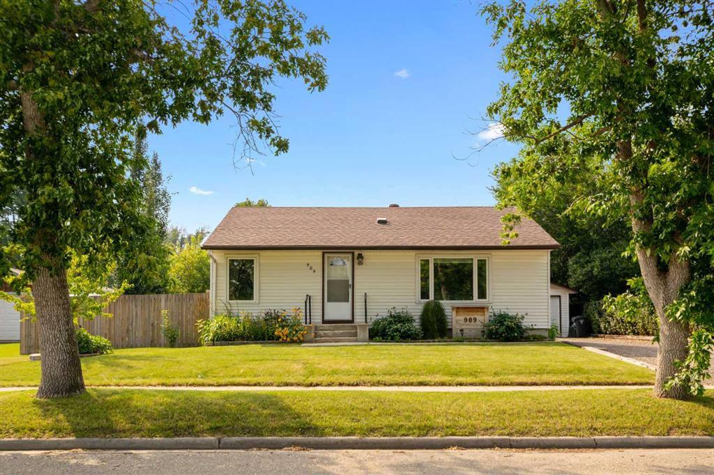 909 6 Street SW, High River, Alberta, T1V 1B3
