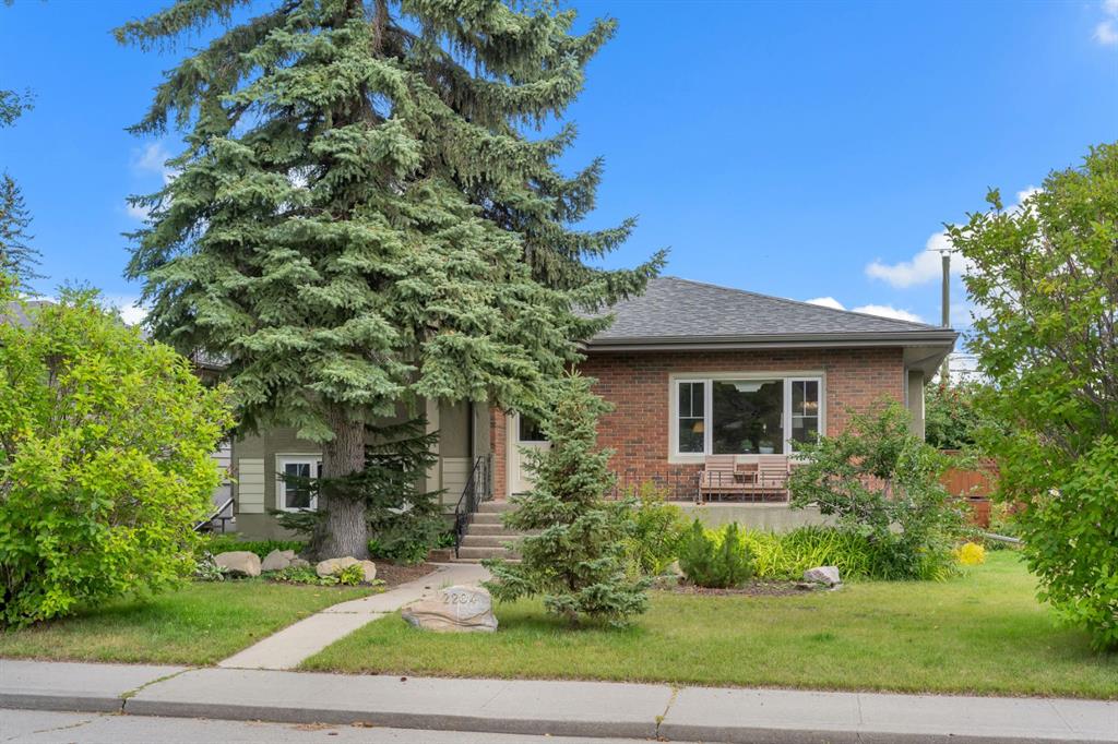 2204 Halifax Crescent NW, Calgary, Alberta, T2M 4C9