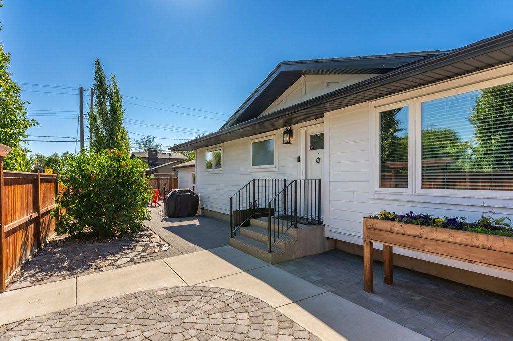 9504 3 Street SE, Calgary, Alberta, T2J 0W8