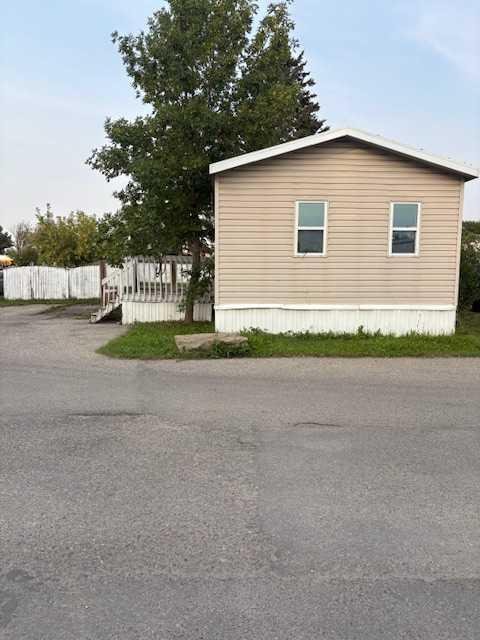 #261 6220 17 Avenue SE, Calgary, Alberta, T2A 0W6