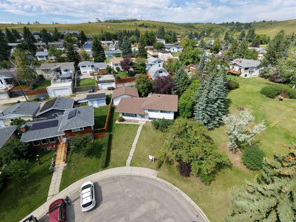 5031 Newcombe Place NW, Calgary, Alberta, T2K 2P6