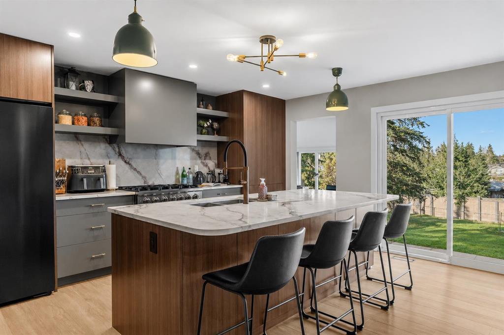 2316 State Road SW, Calgary, Alberta, T3C 3M6