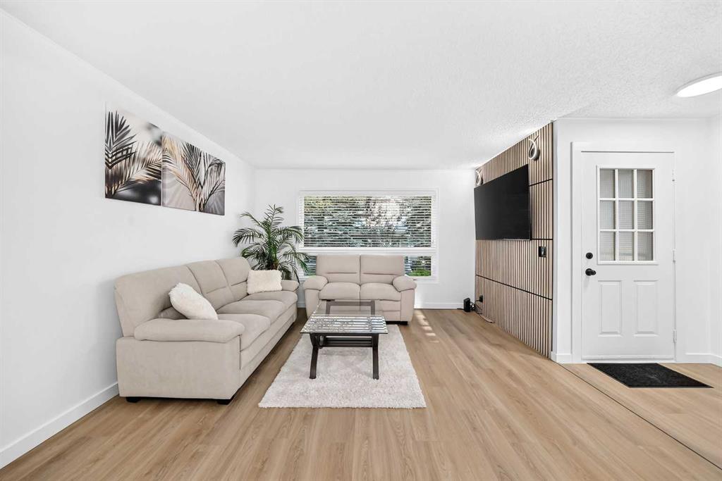 135 Woodsman Lane SW, Calgary, Alberta, T2W 4Z5